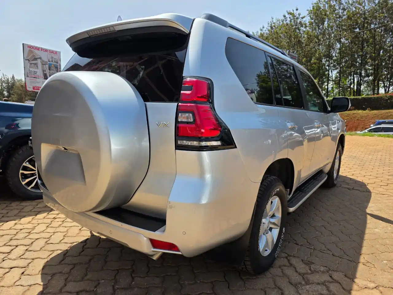 TOYOTA Land Cruiser Prado J150 VXL New Arrival New Shape On offer 😲 QUICK SALE. Cars from 150K, 30% Deposit lipa pole pole. Hire purchase installments HP. UpTo 70% financing/finance NO CRB STATUS CHECK Trade in OK