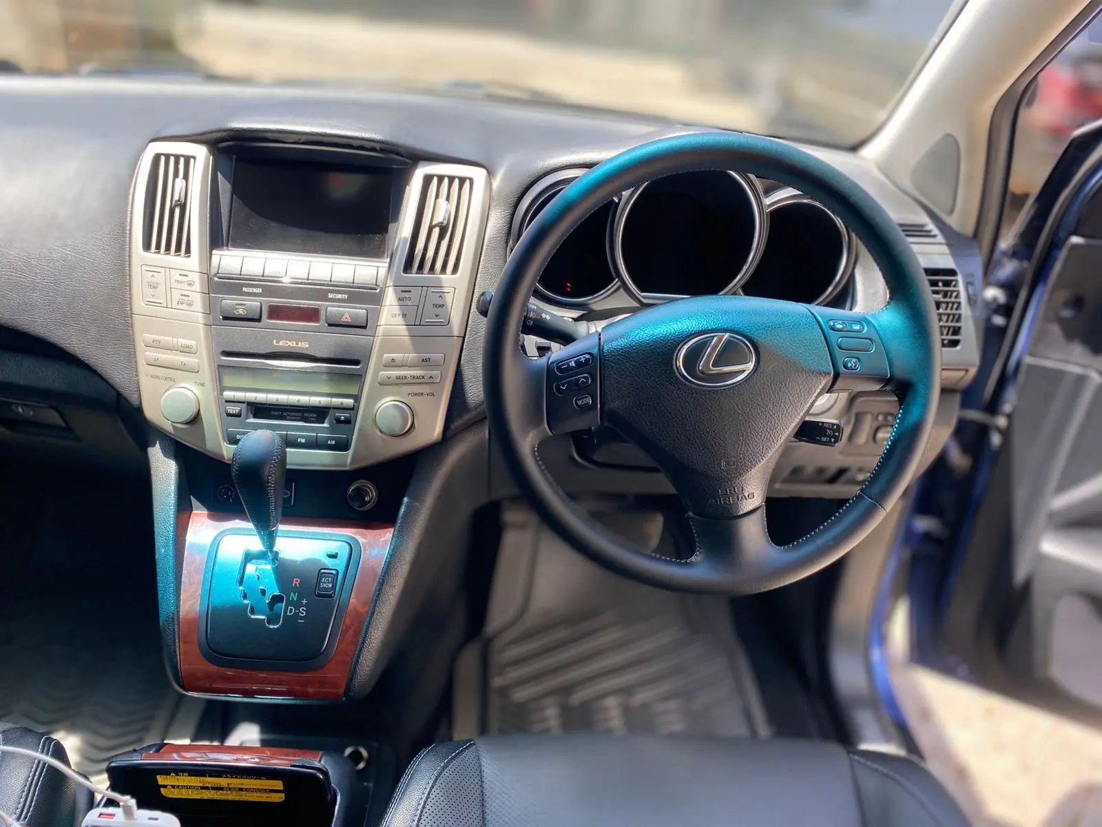 Lexus RX 300 Very clean  QUICK SALE Asian Owner. Cars from 150K, 30% Deposit lipa pole pole. Hire purchase installments HP. UpTo 70% financing/finance NO CRB STATUS CHECK Trade in OK