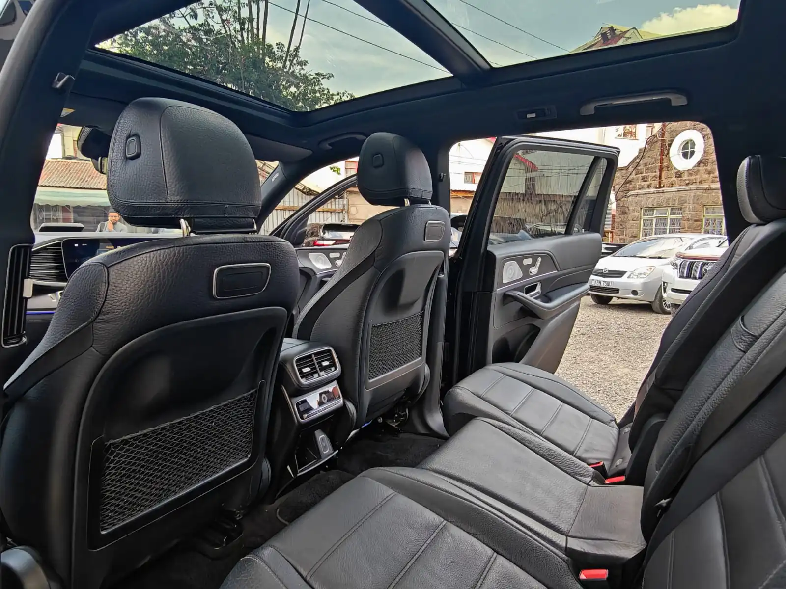 Mercedes Benz GLS AMG 4MATIC New ARRIVAL New shape 😲 QUICK SALE. Cars from 150K, 30% Deposit lipa pole pole. Hire purchase installments HP. UpTo 70% financing/finance NO CRB STATUS CHECK Trade in OK 2020 black GLS 400D