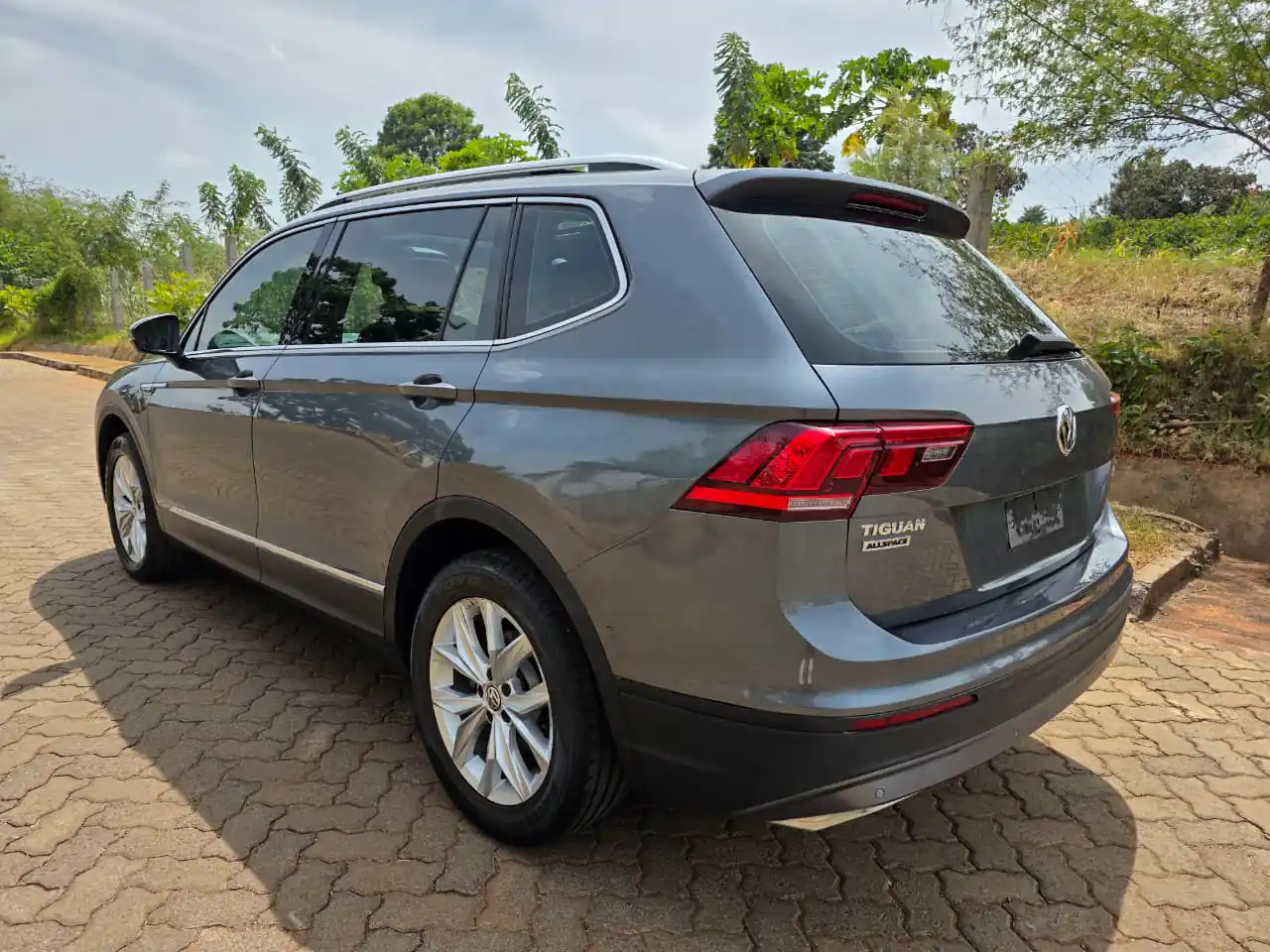 Volkswagen Tiguan New Arrival New Shape  QUICK SALE Asian Owner. Cars from 150K, 30% Deposit lipa pole pole. Hire purchase installments HP. UpTo 70% financing/finance NO CRB STATUS CHECK Trade in OK