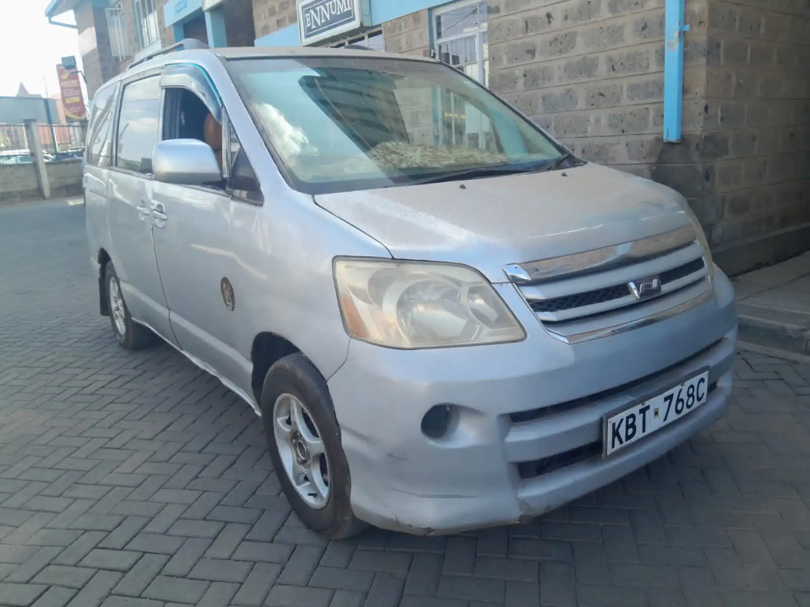 Toyota Noah 460K ONLY WOW 😲 QUICK SALE. Cars from 150K, 30% Deposit lipa pole pole. Hire purchase installments HP. UpTo 70% financing/finance NO CRB STATUS CHECK Trade in OK