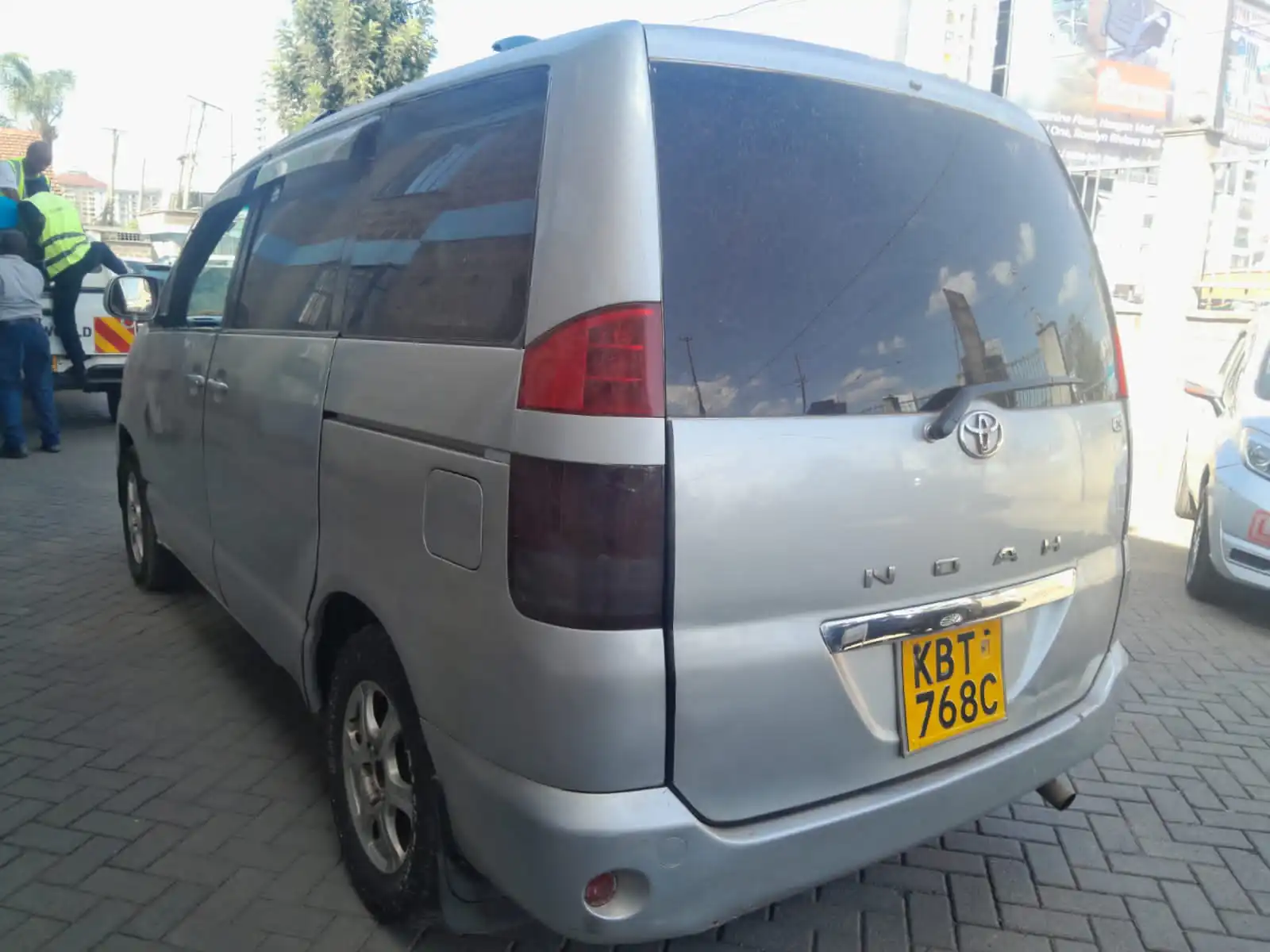 Toyota Noah 460K ONLY WOW 😲 QUICK SALE. Cars from 150K, 30% Deposit lipa pole pole. Hire purchase installments HP. UpTo 70% financing/finance NO CRB STATUS CHECK Trade in OK