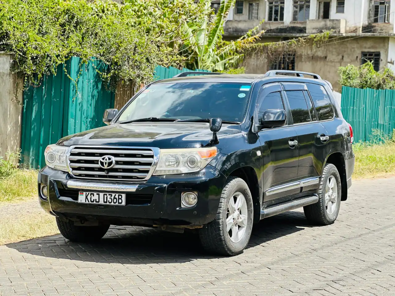 Toyota Land-Cruiser V8 200 series😲 QUICK SALE. Cars from 150K, 30% Deposit lipa pole pole. Hire purchase installments HP. UpTo 70% financing/finance NO CRB STATUS CHECK Trade in OK