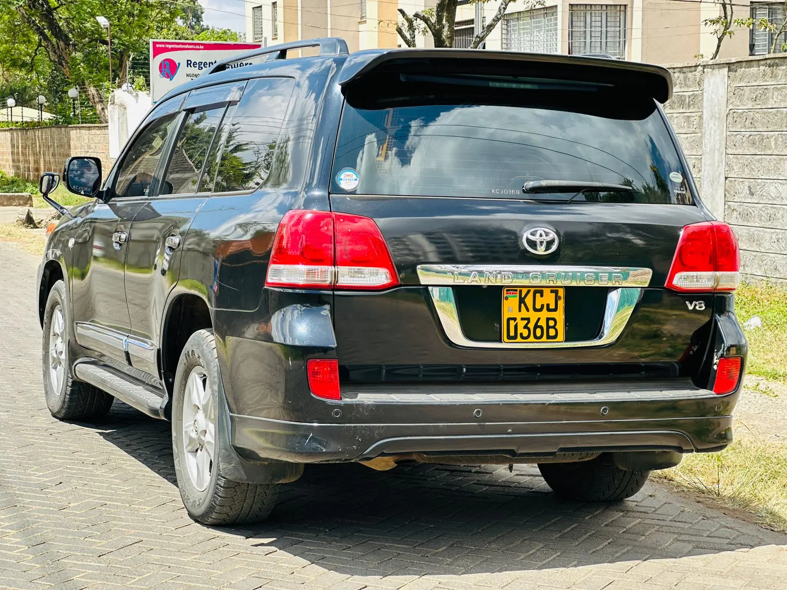 Toyota Land-Cruiser V8 200 series😲 QUICK SALE. Cars from 150K, 30% Deposit lipa pole pole. Hire purchase installments HP. UpTo 70% financing/finance NO CRB STATUS CHECK Trade in OK