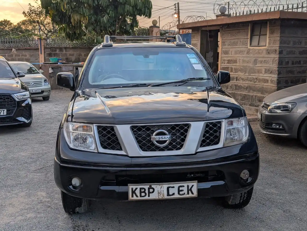 Nissan NAVARA pick up Double Cab 760k ONLY 😲 Local Assembly QUICK SALE. Cars from 150K, 30% Deposit lipa pole pole. Hire purchase installments HP. UpTo 70% financing/finance NO CRB STATUS CHECK Trade in OK