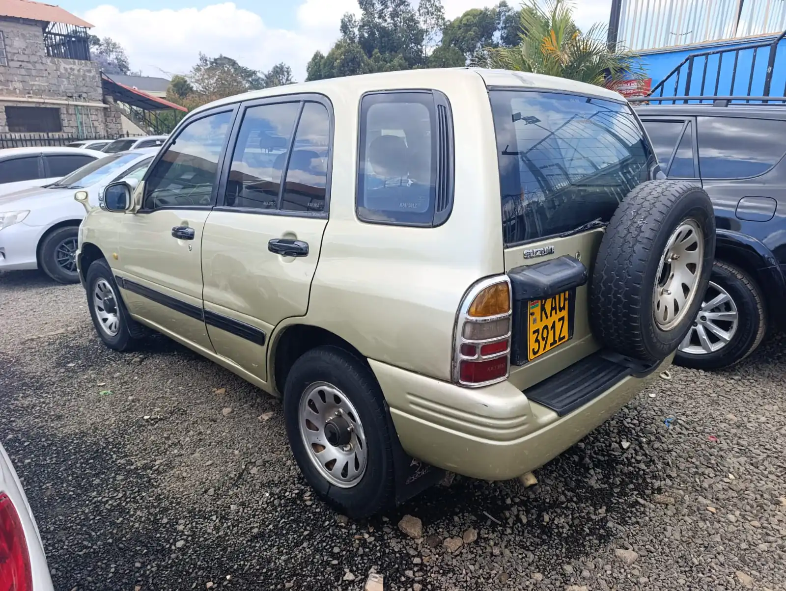 Suzuki Escudo QUICK SALE Asian Owner. Cars from 150K, 30% Deposit lipa pole pole. Hire purchase installments HP. UpTo 70% financing/finance NO CRB STATUS CHECK Trade in OK