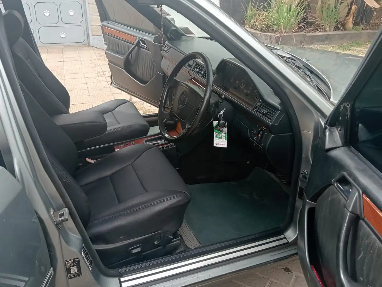 Mercedes W124 111 E Class with SUNROOF 😲 QUICK SALE. Cars from 150K, 30% Deposit lipa pole pole. Hire purchase installments HP. UpTo 70% financing/finance NO CRB STATUS CHECK Trade in OK