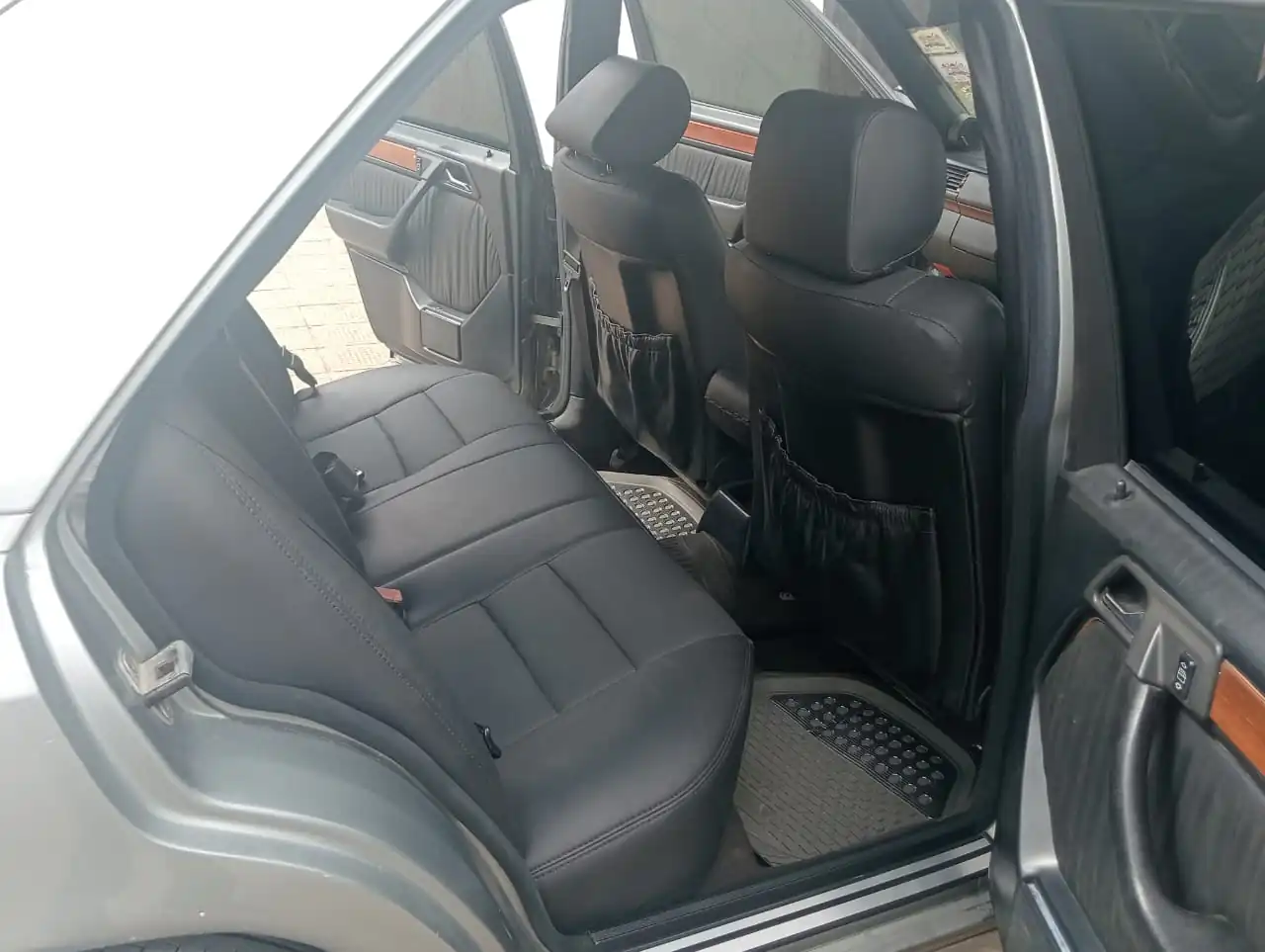 Mercedes W124 111 E Class with SUNROOF 😲 QUICK SALE. Cars from 150K, 30% Deposit lipa pole pole. Hire purchase installments HP. UpTo 70% financing/finance NO CRB STATUS CHECK Trade in OK