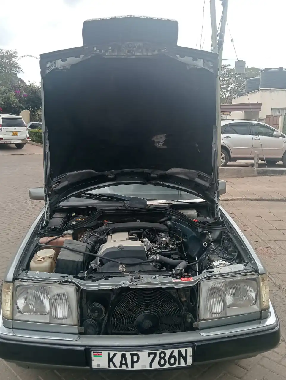 Mercedes W124 111 E Class with SUNROOF 😲 QUICK SALE. Cars from 150K, 30% Deposit lipa pole pole. Hire purchase installments HP. UpTo 70% financing/finance NO CRB STATUS CHECK Trade in OK