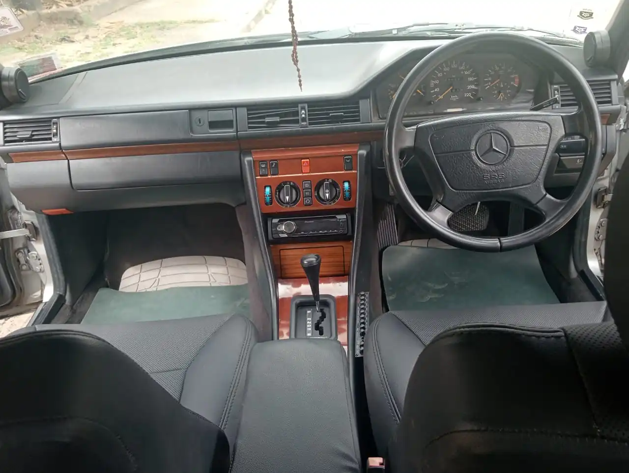 Mercedes W124 111 E Class with SUNROOF 😲 QUICK SALE. Cars from 150K, 30% Deposit lipa pole pole. Hire purchase installments HP. UpTo 70% financing/finance NO CRB STATUS CHECK Trade in OK