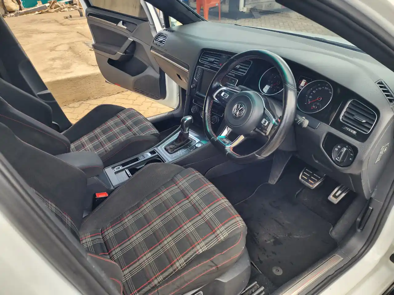 VOLKSWAGEN GOLF GTI MK7 😲 QUICK SALE. Cars from 150K, 30% Deposit lipa pole pole. Hire purchase installments HP. UpTo 70% financing/finance NO CRB STATUS CHECK Trade in OK