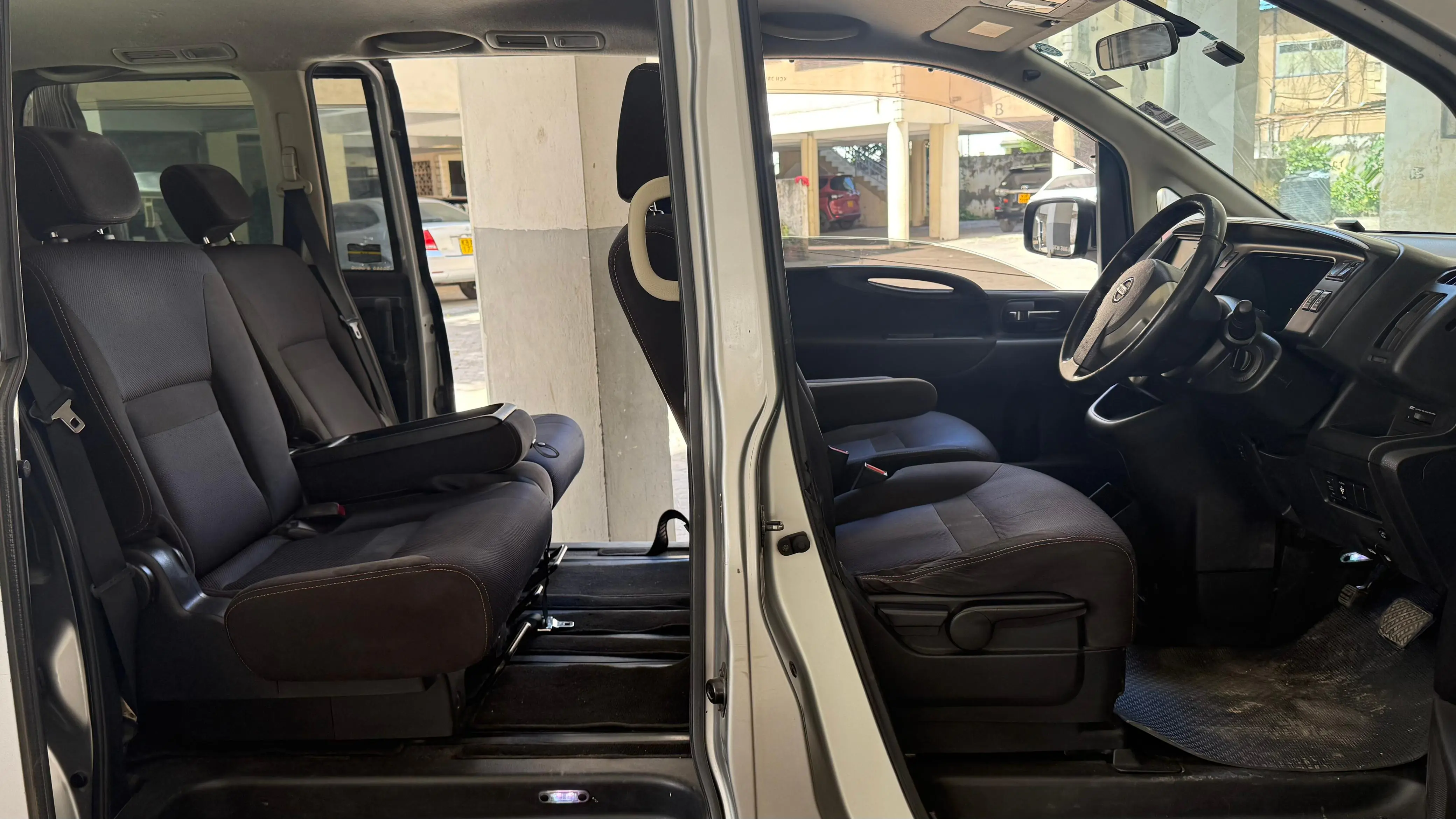 Nissan Serena New Shape 😲 QUICK SALE. Cars from 150K, 30% Deposit lipa pole pole. Hire purchase installments HP. UpTo 70% financing/finance NO CRB STATUS CHECK Trade in OK