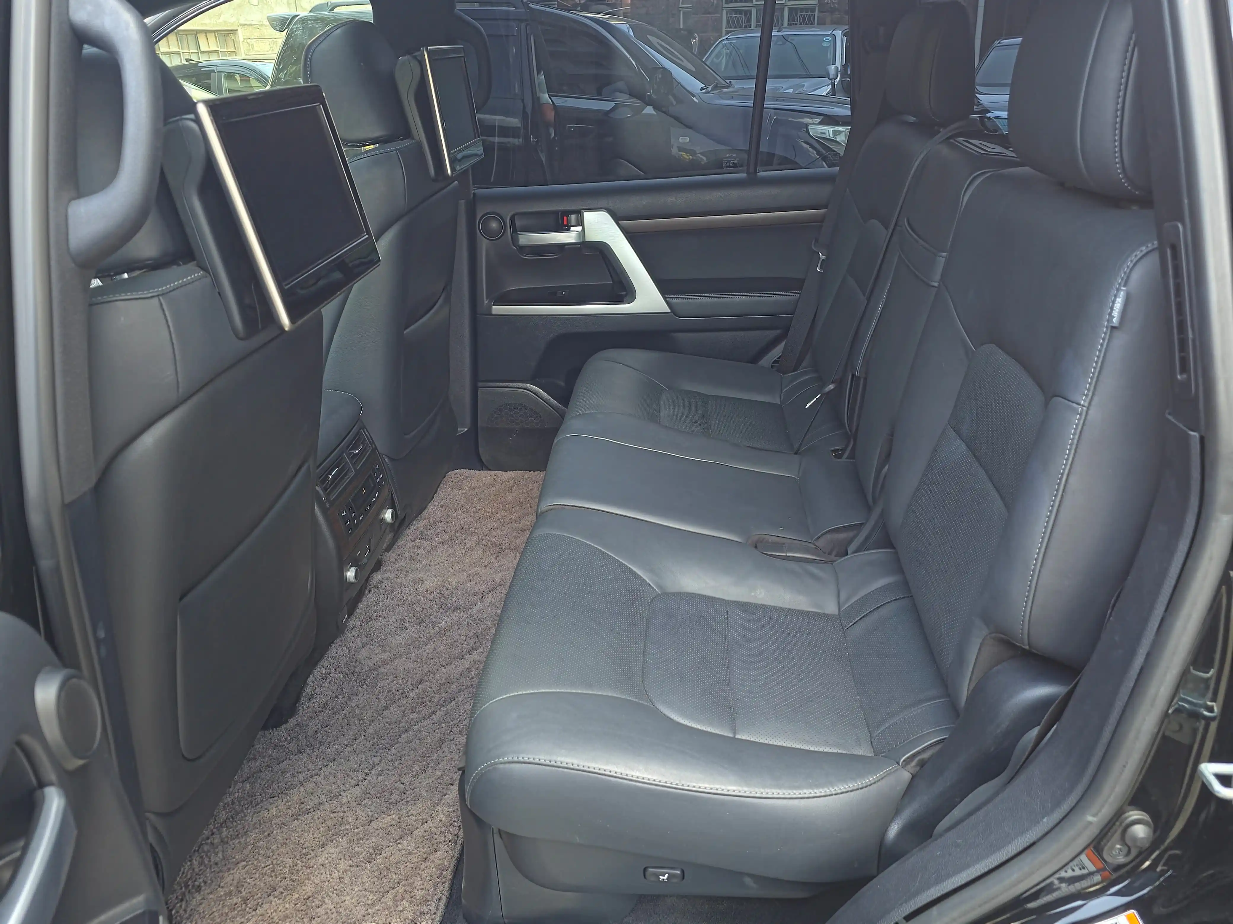 Toyota Land Cruiser ZX V8 Low mileage New Arrival  😲 QUICK SALE. Cars from 150K, 30% Deposit lipa pole pole. Hire purchase installments HP. UpTo 70% financing/finance NO CRB STATUS CHECK Trade in OK