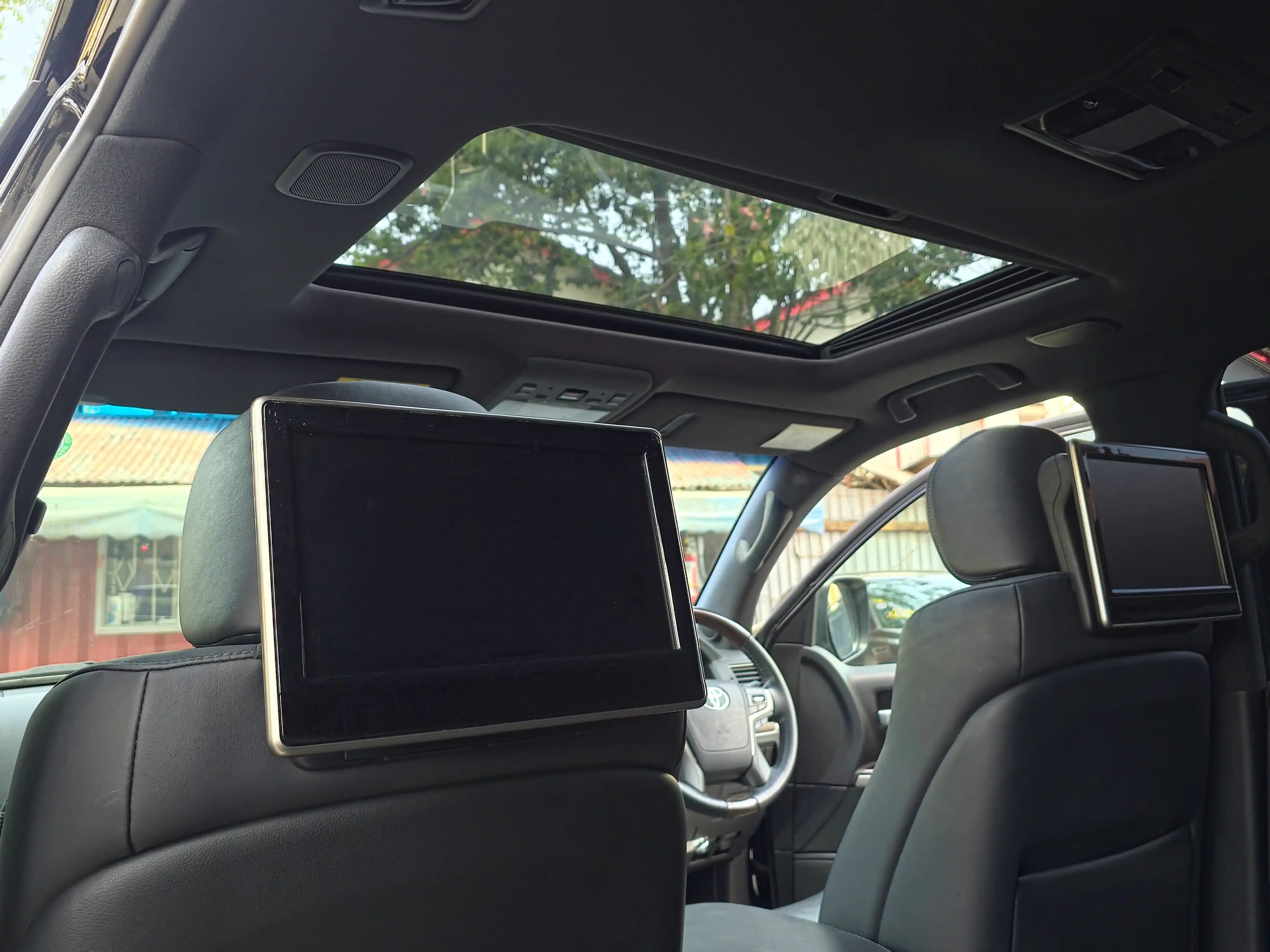 Toyota Land Cruiser ZX V8 Low mileage New Arrival  😲 QUICK SALE. Cars from 150K, 30% Deposit lipa pole pole. Hire purchase installments HP. UpTo 70% financing/finance NO CRB STATUS CHECK Trade in OK