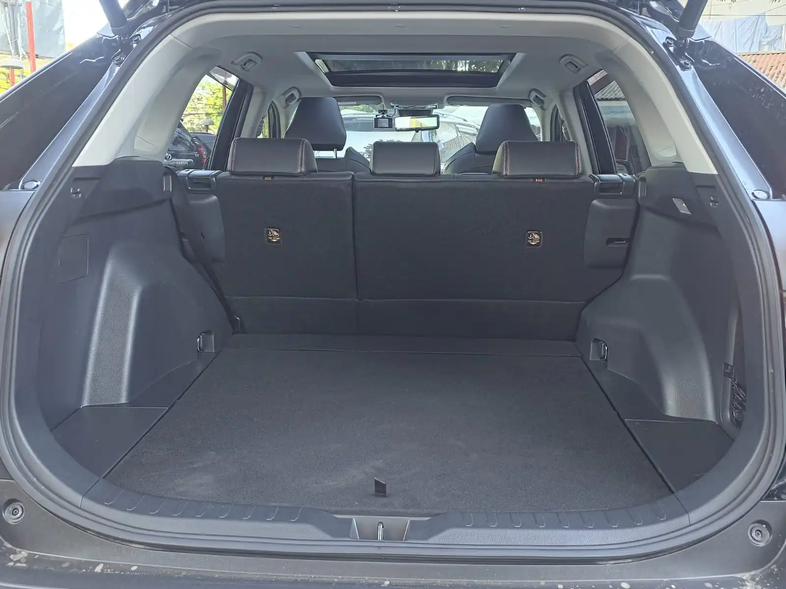 Toyota RAV4 New Arrival SUNROOF 16k km mileage 😲 New Shape QUICK SALE. Cars from 150K, 30% Deposit lipa pole pole. Hire purchase installments HP. UpTo 70% financing/finance NO CRB STATUS CHECK Trade in OK