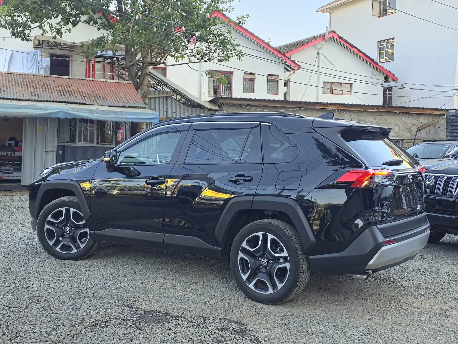 Toyota RAV4 New Arrival SUNROOF 16k km mileage 😲 New Shape QUICK SALE. Cars from 150K, 30% Deposit lipa pole pole. Hire purchase installments HP. UpTo 70% financing/finance NO CRB STATUS CHECK Trade in OK