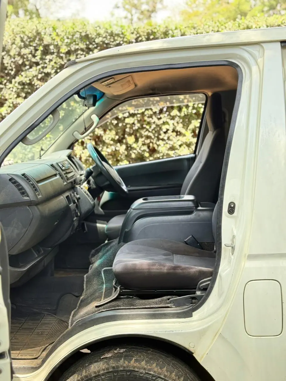 Toyota Hiace Tour Van Two Units 😲 QUICK SALE. Cars from 150K, 30% Deposit lipa pole pole. Hire purchase installments HP. UpTo 70% financing/finance NO CRB STATUS CHECK Trade in OK