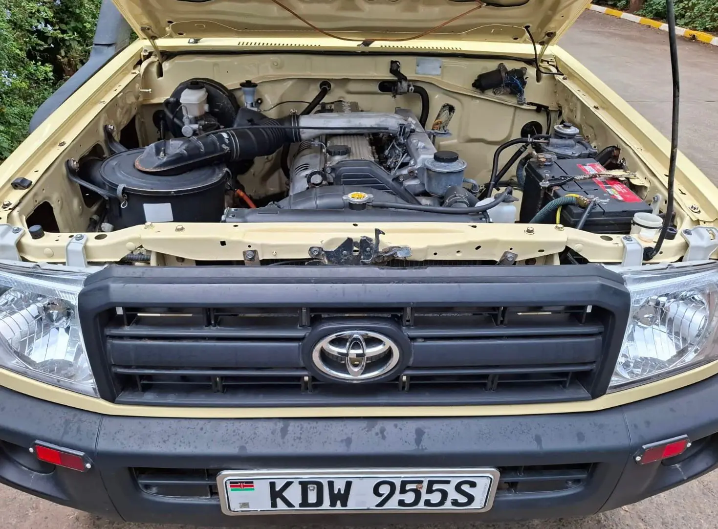 Toyota Land Cruiser Pick Up Local Assembly 😲 QUICK SALE. Cars from 150K, 30% Deposit lipa pole pole. Hire purchase installments HP. UpTo 70% financing/finance NO CRB STATUS CHECK Trade in OK
