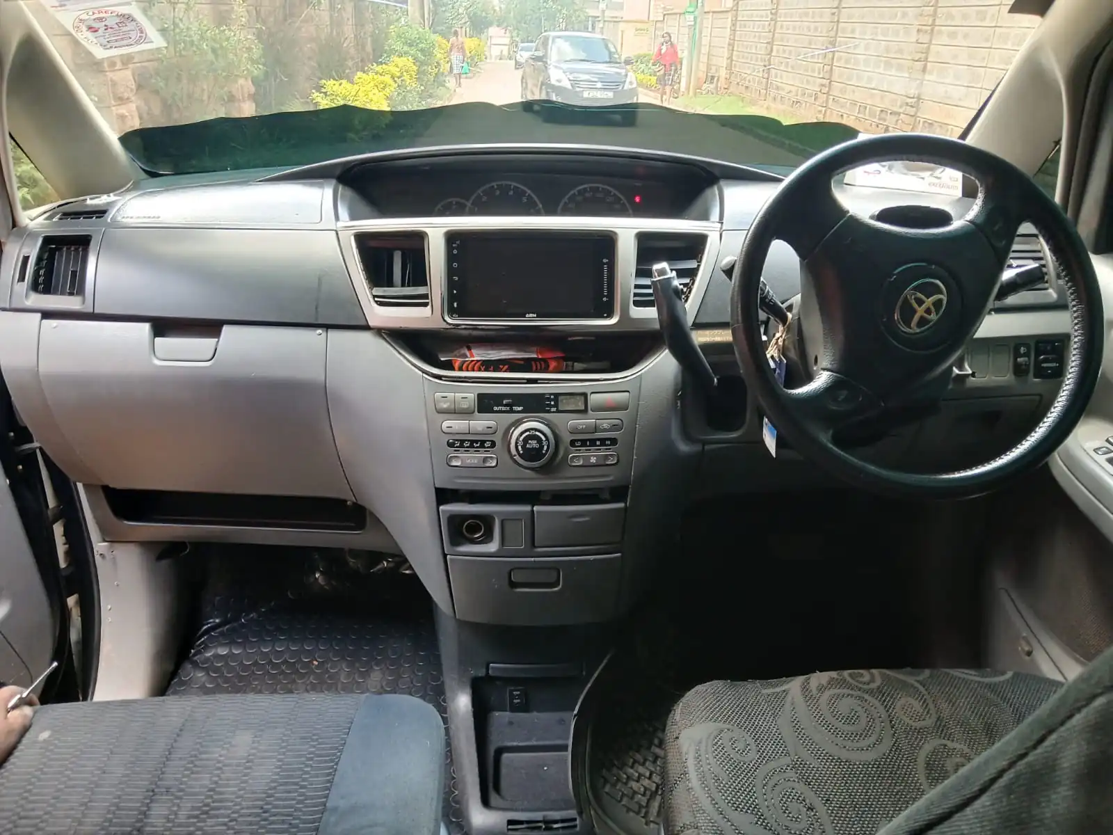 Toyota Voxy 420K ONLY  with SUNROOF 😲 QUICK SALE. Cars from 150K, 30% Deposit lipa pole pole. Hire purchase installments HP. UpTo 70% financing/finance NO CRB STATUS CHECK Trade in OK for sale in kenya check more cars on my bio.