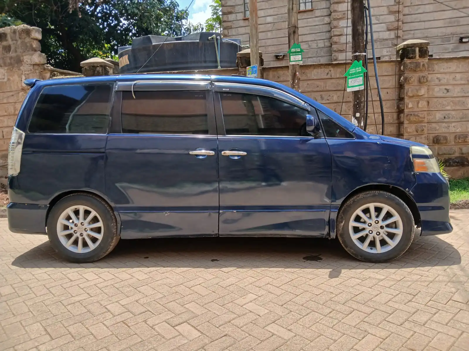 Toyota Voxy 420K ONLY  with SUNROOF 😲 QUICK SALE. Cars from 150K, 30% Deposit lipa pole pole. Hire purchase installments HP. UpTo 70% financing/finance NO CRB STATUS CHECK Trade in OK for sale in kenya check more cars on my bio.