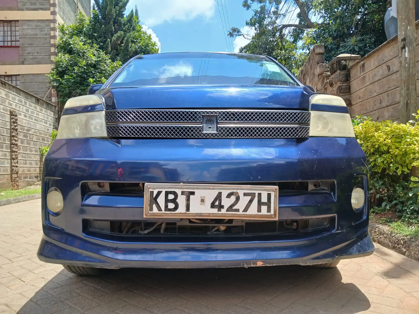 Toyota Voxy 420K ONLY  with SUNROOF 😲 QUICK SALE. Cars from 150K, 30% Deposit lipa pole pole. Hire purchase installments HP. UpTo 70% financing/finance NO CRB STATUS CHECK Trade in OK for sale in kenya check more cars on my bio.