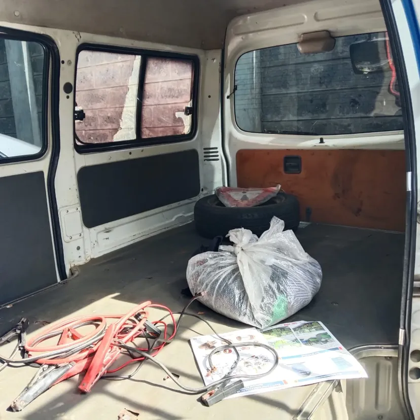 Mazda Bongo KD 400k Negotiable wow 😲 QUICK SALE. Cars from 150K, 30% Deposit lipa pole pole. Hire purchase installments HP. UpTo 70% financing/finance NO CRB STATUS CHECK Trade in OK