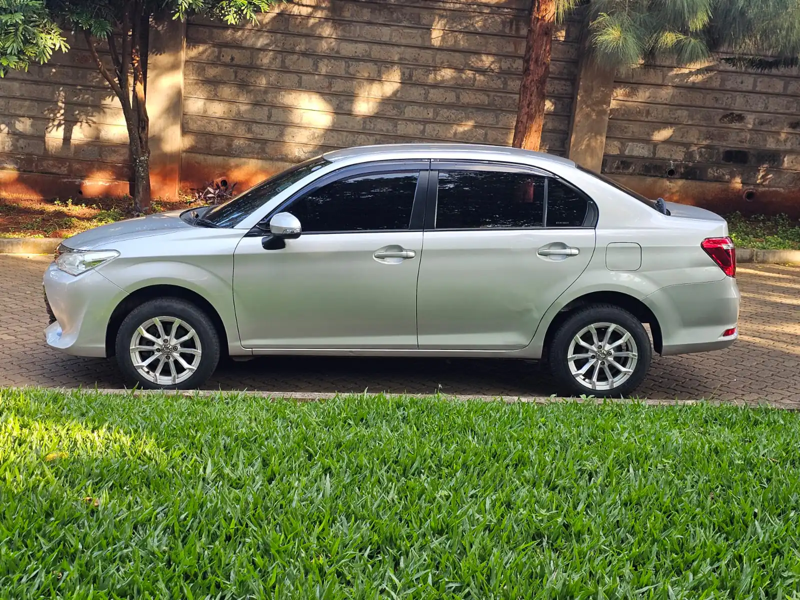 TOYOTA Corolla Axio New Shape 😲 QUICK SALE. Cars from 150K, 30% Deposit lipa pole pole. Hire purchase installments HP. UpTo 70% financing/finance NO CRB STATUS CHECK Trade in OK