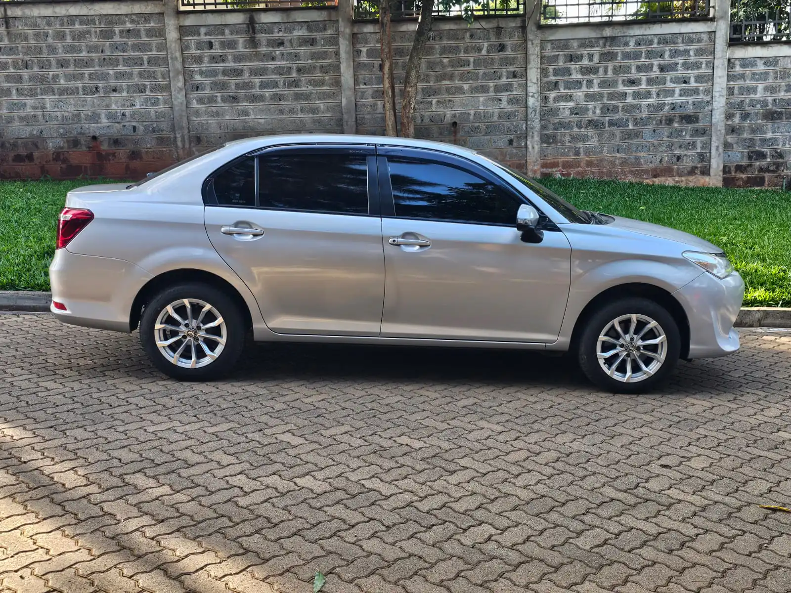 TOYOTA Corolla Axio New Shape 😲 QUICK SALE. Cars from 150K, 30% Deposit lipa pole pole. Hire purchase installments HP. UpTo 70% financing/finance NO CRB STATUS CHECK Trade in OK