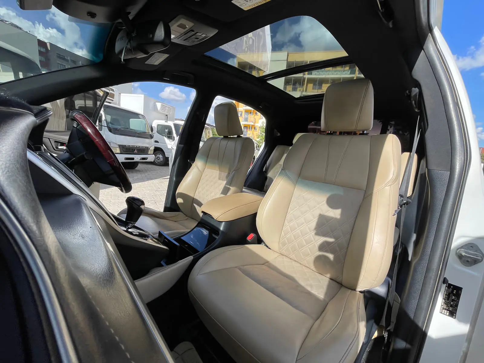 Toyota Harrier New Shape Panoramic 😲 QUICK SALE. Cars from 150K, 30% Deposit lipa pole pole. Hire purchase installments HP. UpTo 70% financing/finance NO CRB STATUS CHECK Trade in OK