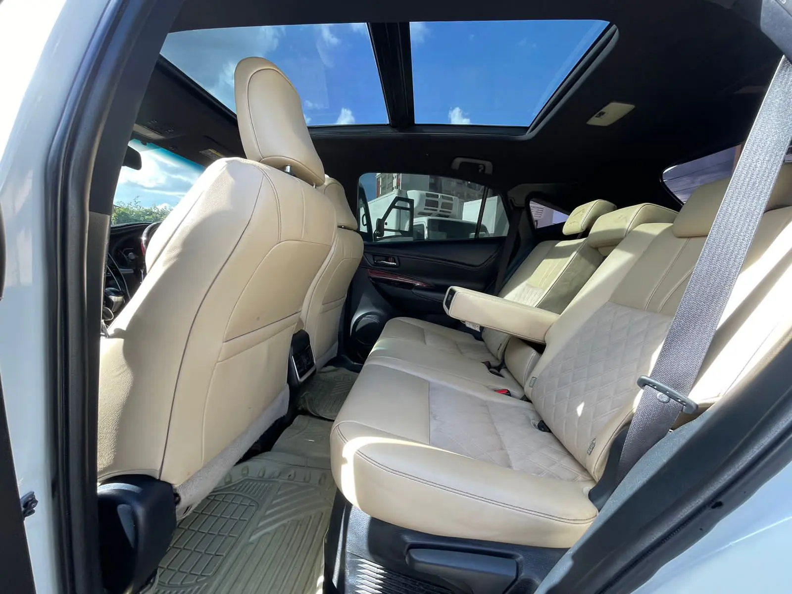 Toyota Harrier New Shape Panoramic 😲 QUICK SALE. Cars from 150K, 30% Deposit lipa pole pole. Hire purchase installments HP. UpTo 70% financing/finance NO CRB STATUS CHECK Trade in OK