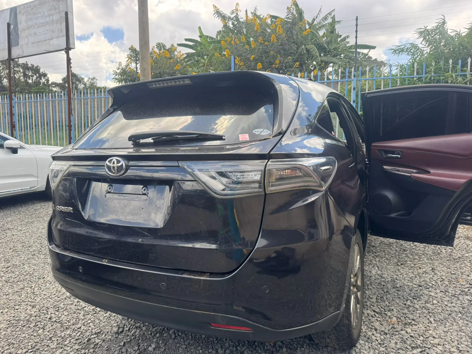 Toyota Harrier New Shape 1.8M ONLY 😲 QUICK SALE. Cars from 150K, 30% Deposit lipa pole pole. Hire purchase installments HP. UpTo 70% financing/finance NO CRB STATUS CHECK Trade in OK