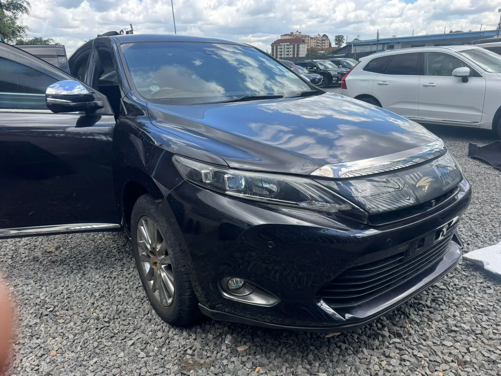 Toyota Harrier New Shape 1.8M ONLY 😲 QUICK SALE. Cars from 150K, 30% Deposit lipa pole pole. Hire purchase installments HP. UpTo 70% financing/finance NO CRB STATUS CHECK Trade in OK