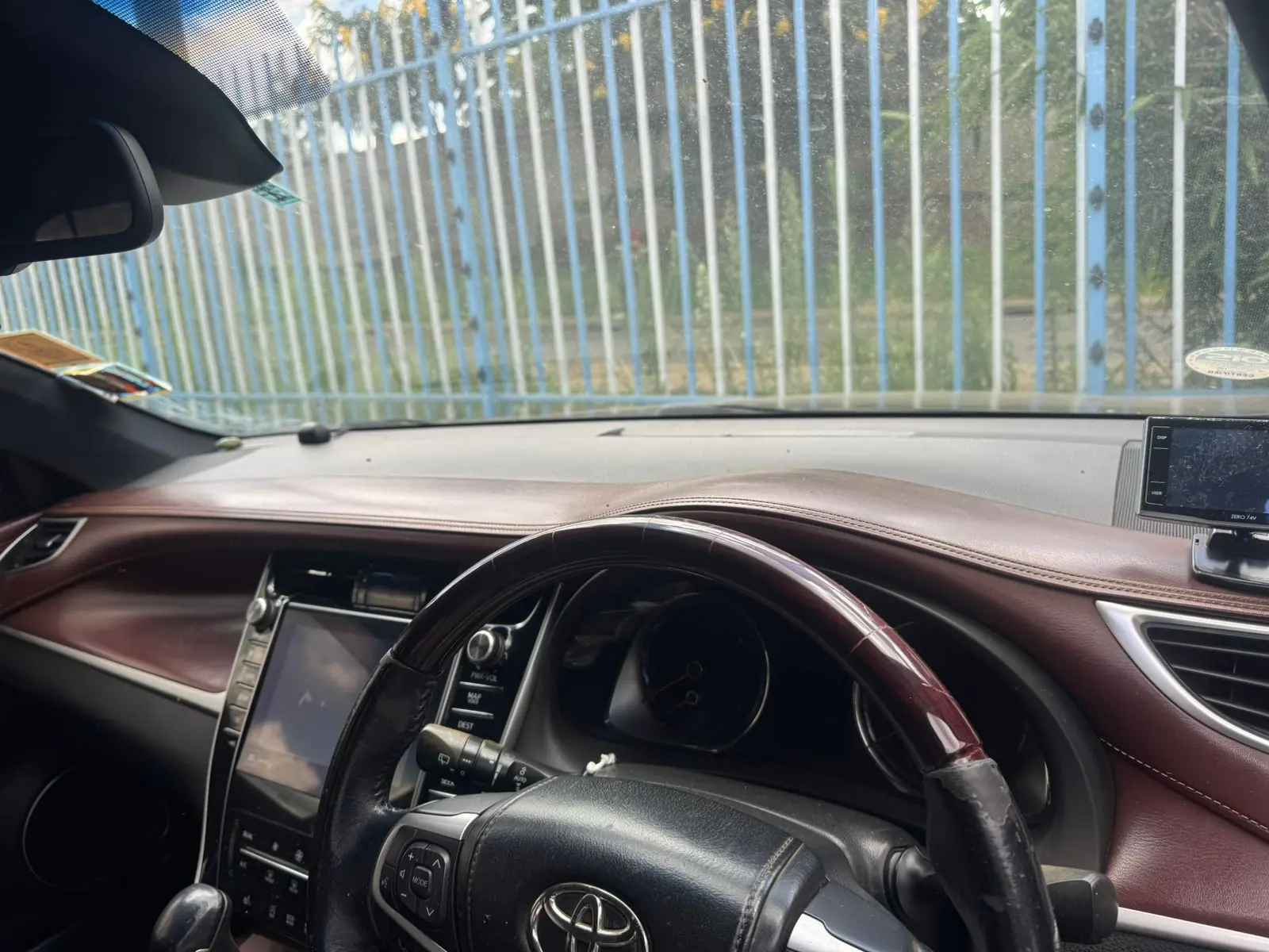 Toyota Harrier New Shape 1.8M ONLY 😲 QUICK SALE. Cars from 150K, 30% Deposit lipa pole pole. Hire purchase installments HP. UpTo 70% financing/finance NO CRB STATUS CHECK Trade in OK