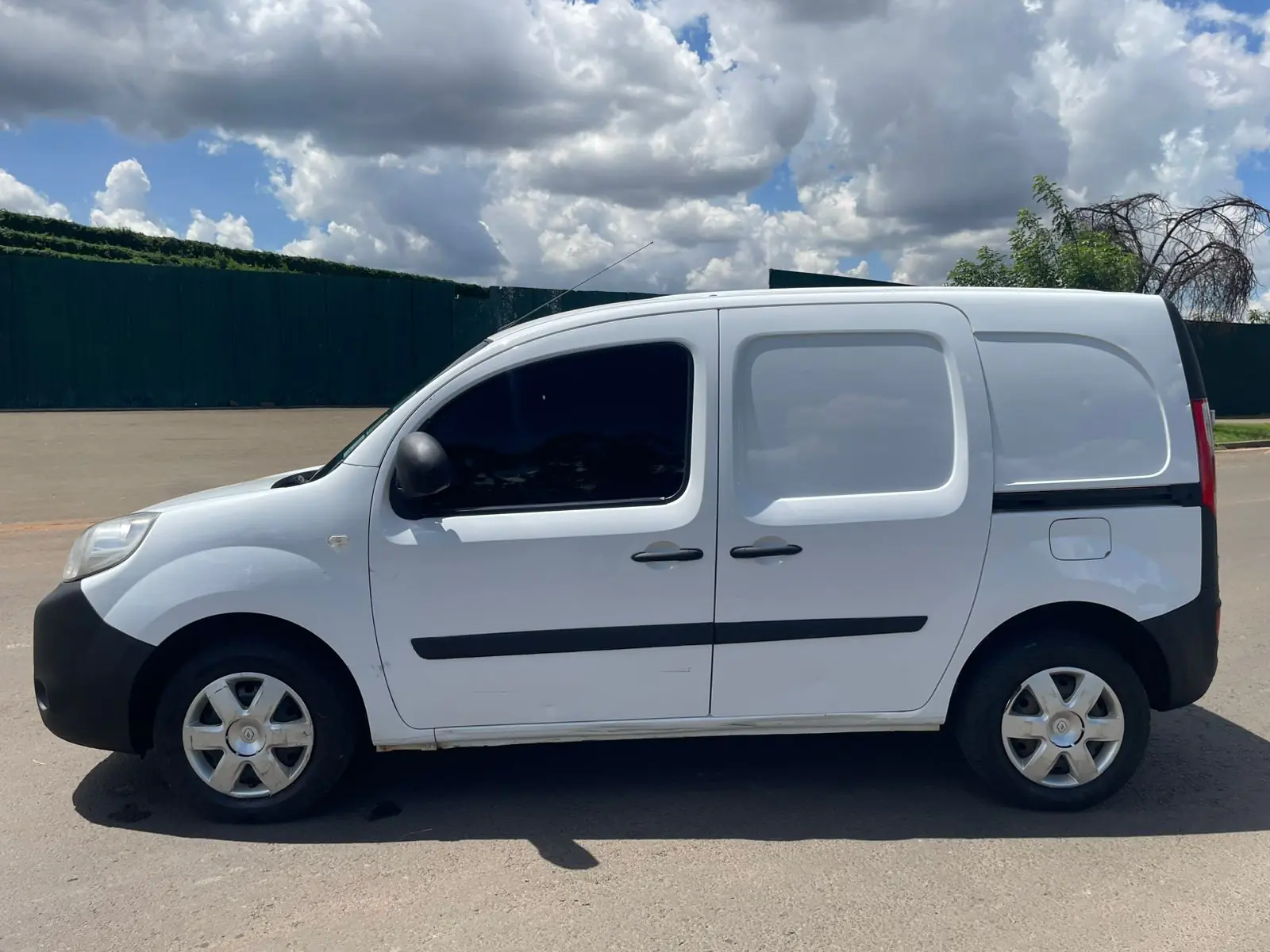 Renault Kangoo Van like nv200 Town-ace 😲 QUICK SALE. Cars from 150K, 30% Deposit lipa pole pole. Hire purchase installments HP. UpTo 70% financing/finance NO CRB STATUS CHECK Trade in OK
