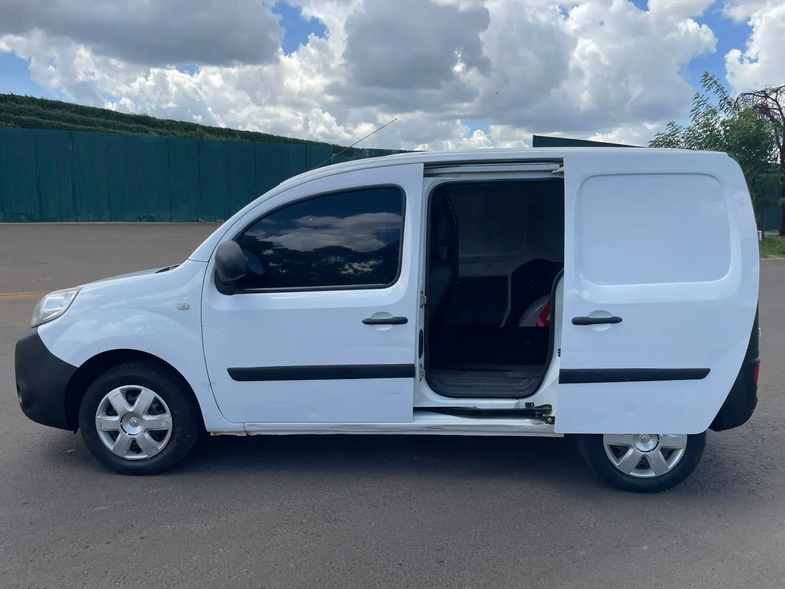 Renault Kangoo Van like nv200 Town-ace 😲 QUICK SALE. Cars from 150K, 30% Deposit lipa pole pole. Hire purchase installments HP. UpTo 70% financing/finance NO CRB STATUS CHECK Trade in OK