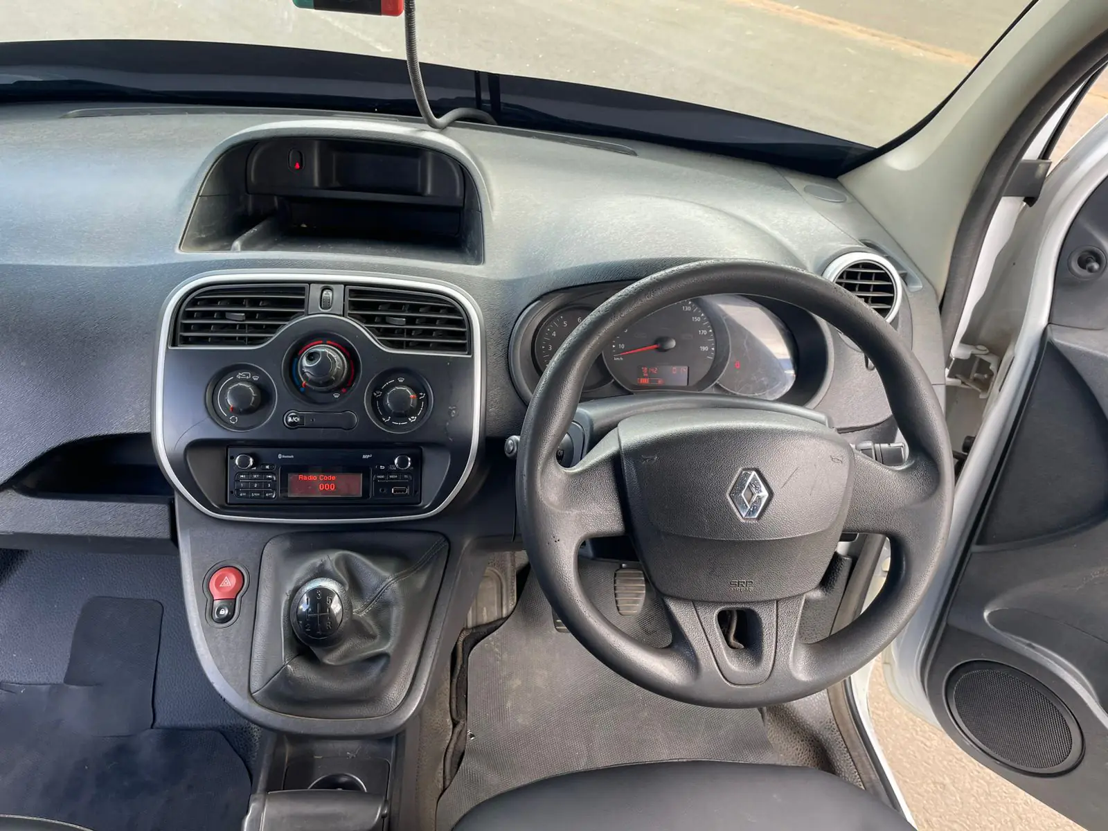 Renault Kangoo Van like nv200 Town-ace 😲 QUICK SALE. Cars from 150K, 30% Deposit lipa pole pole. Hire purchase installments HP. UpTo 70% financing/finance NO CRB STATUS CHECK Trade in OK