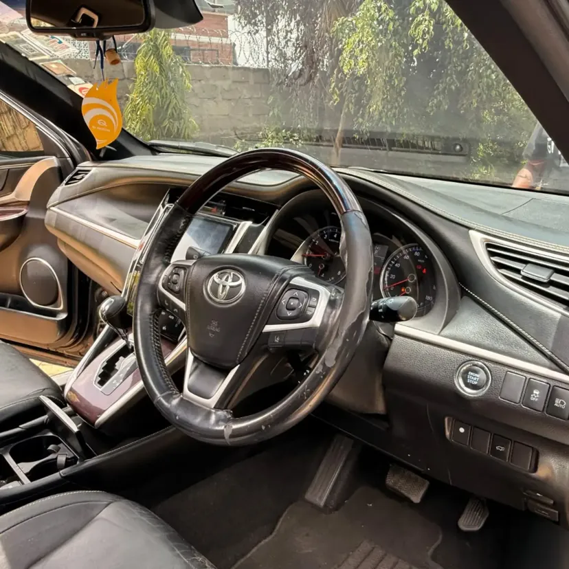 Toyota Harrier with  Panoramic Sunroof New Shape 😲 QUICK SALE. Cars from 150K, 30% Deposit lipa pole pole. Hire purchase installments HP. UpTo 70% financing/finance NO CRB STATUS CHECK Trade in OK