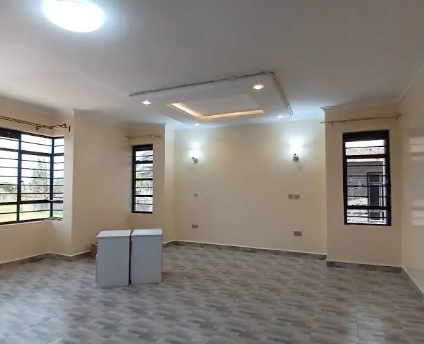 SYOKIMAU ESTATE: 5-Bedroom Maisonette with Staff Quarters and Ample Parking on 0.0944 Acres within a Gated Community off Mwananchi Road for Auction at KSh14 Million
