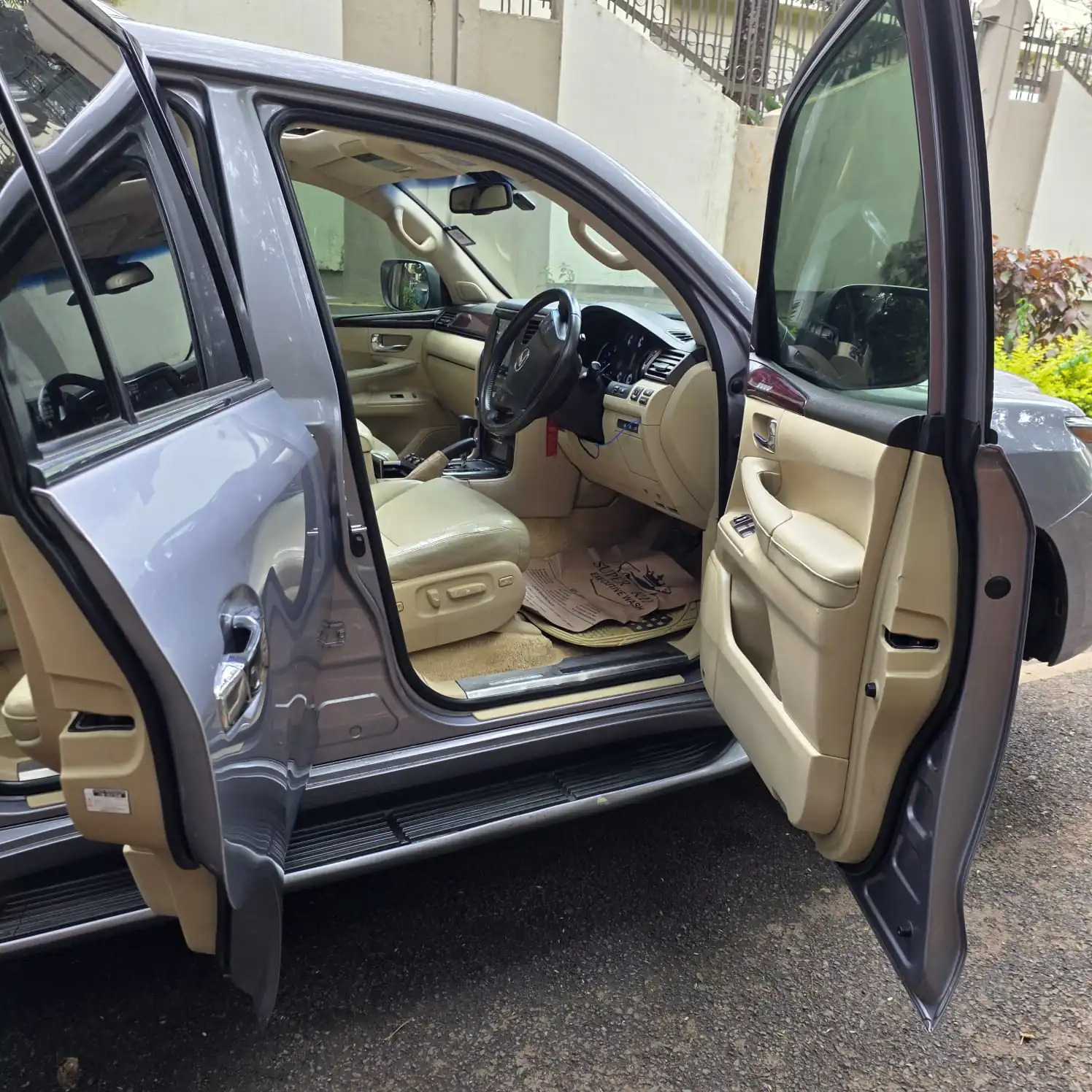 Lexus LX 570 Very Clean 💪 Fully Loaded QUICK SALE. Cars from 150K, 30% Deposit lipa pole pole. Hire purchase installments HP Car IMPORT 0% DEPOSIT. UpTo 70% financing/finance NO CRB STATUS CHECK Trade in OK