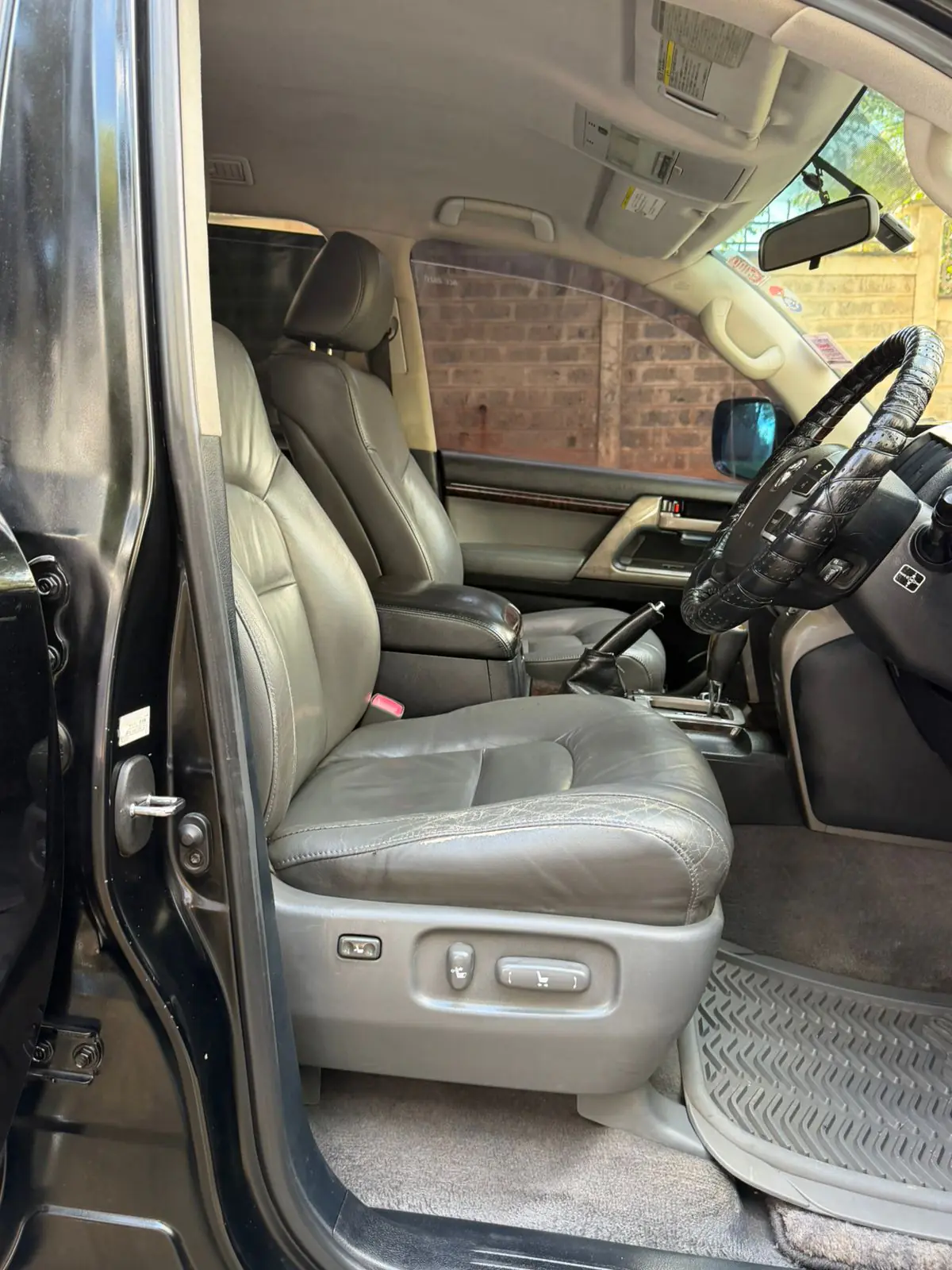 Toyota Land Cruiser v8 60th Anniversary 200 series 💪 Fully Loaded QUICK SALE. Cars from 150K, 30% Deposit lipa pole pole. Hire purchase installments HP Car IMPORT 0% DEPOSIT. UpTo 70% financing/finance NO CRB STATUS CHECK Trade in OK