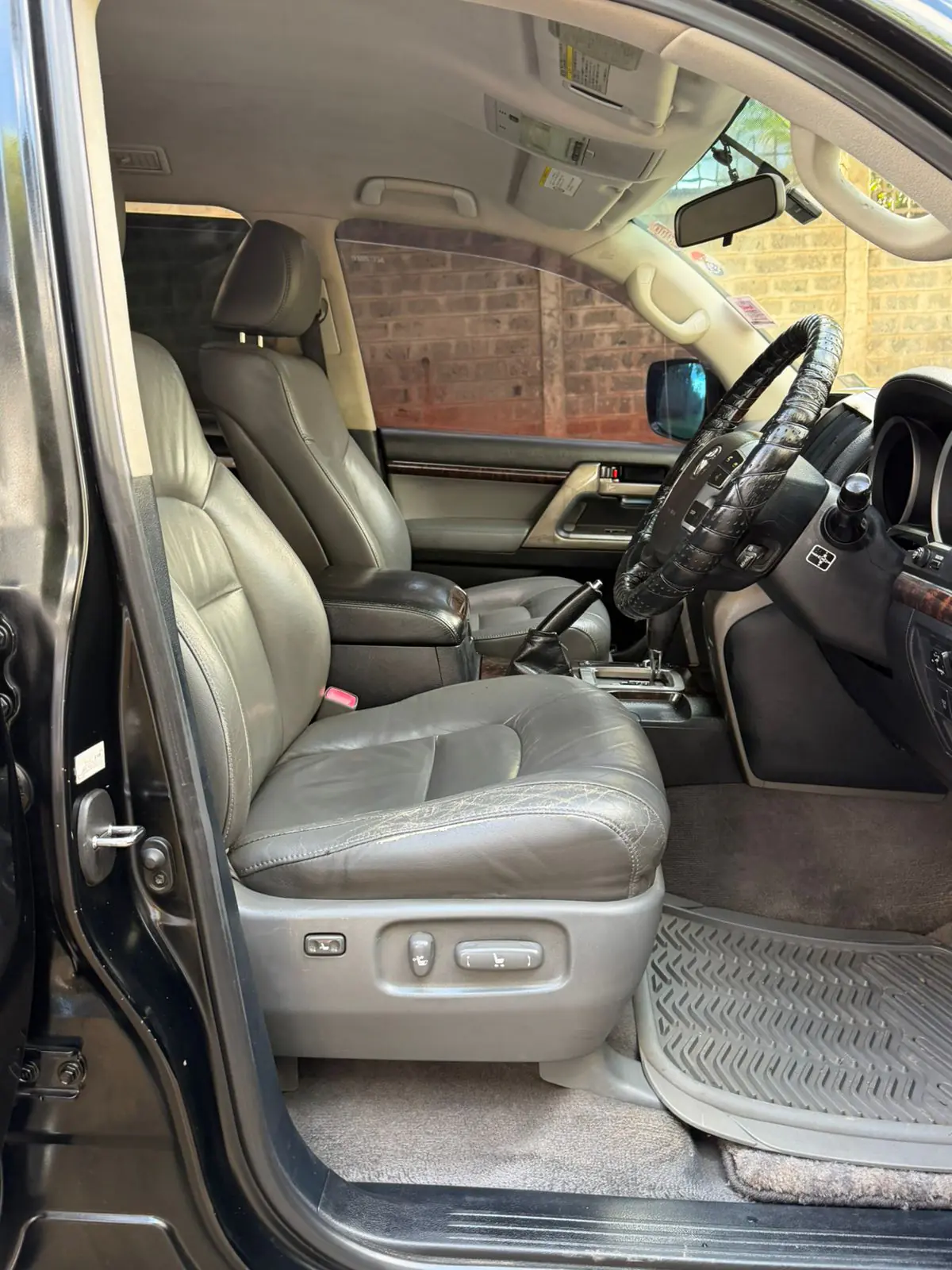 Toyota Land Cruiser v8 60th Anniversary 200 series 💪 Fully Loaded QUICK SALE. Cars from 150K, 30% Deposit lipa pole pole. Hire purchase installments HP Car IMPORT 0% DEPOSIT. UpTo 70% financing/finance NO CRB STATUS CHECK Trade in OK