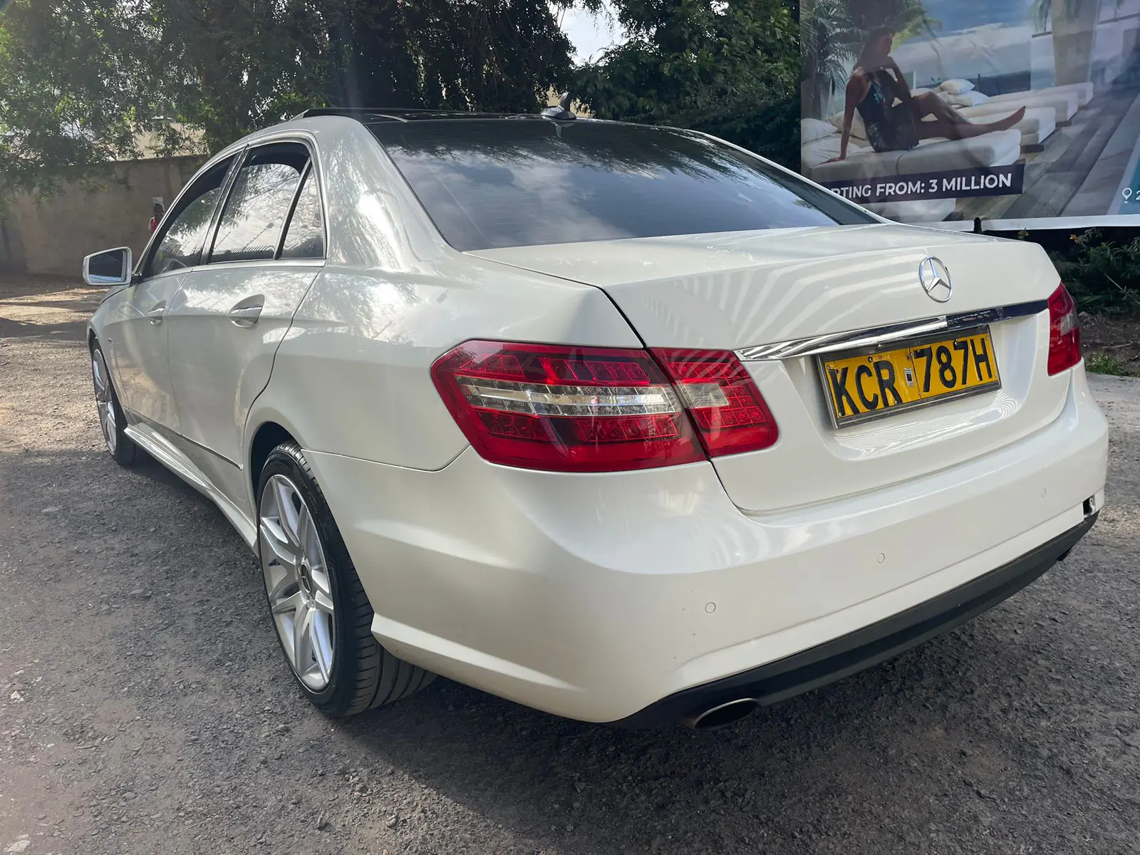 Mercedes Benz E250 Panoramic View Sunroof 😲 QUICK SALE. Cars from 150K, 30% Deposit lipa pole pole. Hire purchase installments HP. UpTo 70% financing/finance NO CRB STATUS CHECK Trade in OK
