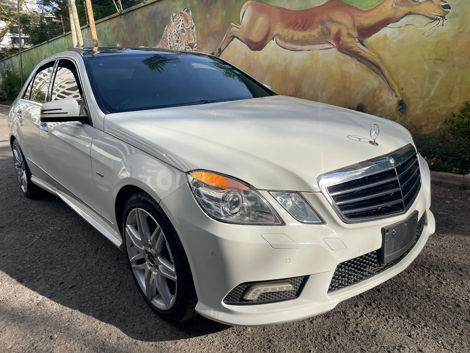 Mercedes Benz E250 Panoramic View Sunroof 😲 QUICK SALE. Cars from 150K, 30% Deposit lipa pole pole. Hire purchase installments HP. UpTo 70% financing/finance NO CRB STATUS CHECK Trade in OK