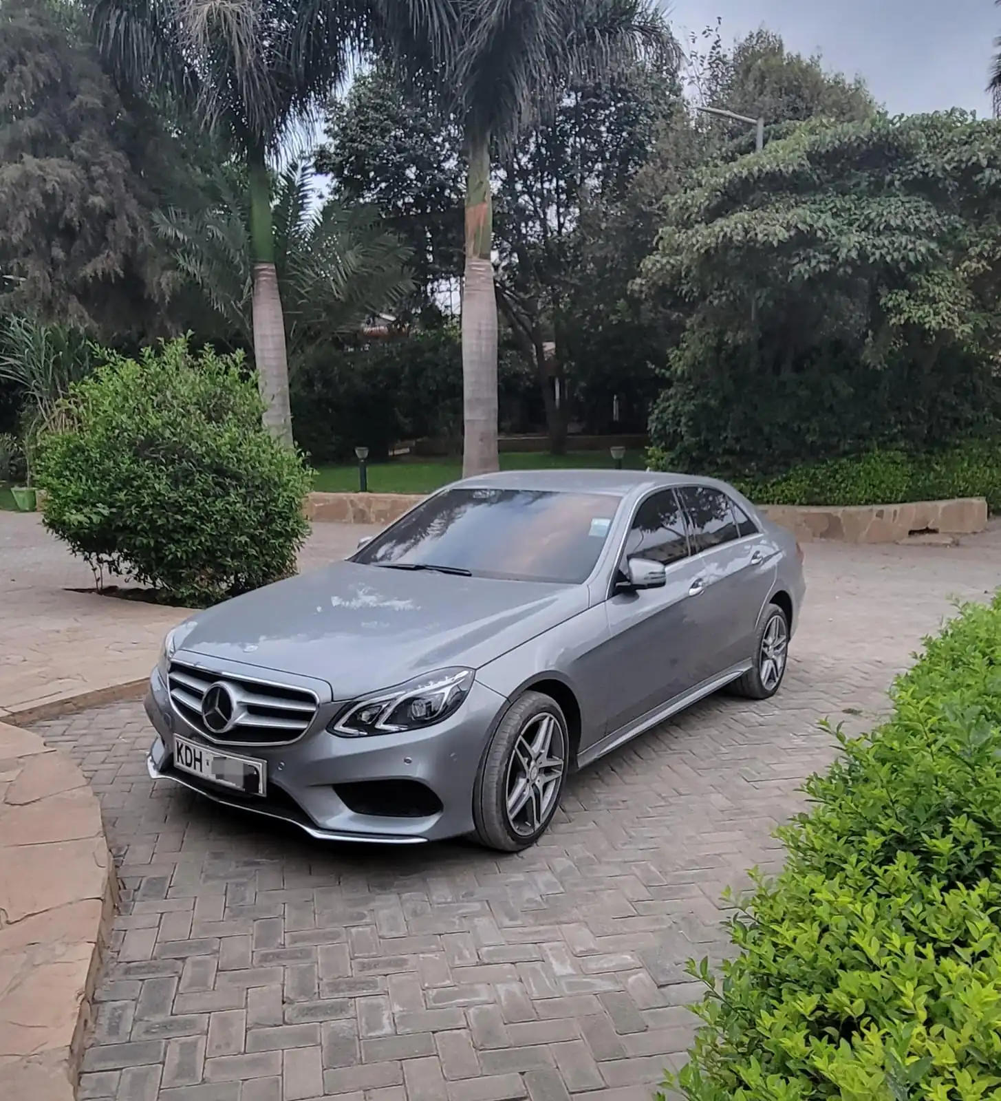 Mercedes Benz E250 Asian Owner Very clean  😲 QUICK SALE. Cars from 150K, 30% Deposit lipa pole pole. Hire purchase installments HP. UpTo 70% financing/finance NO CRB STATUS CHECK Trade in OK