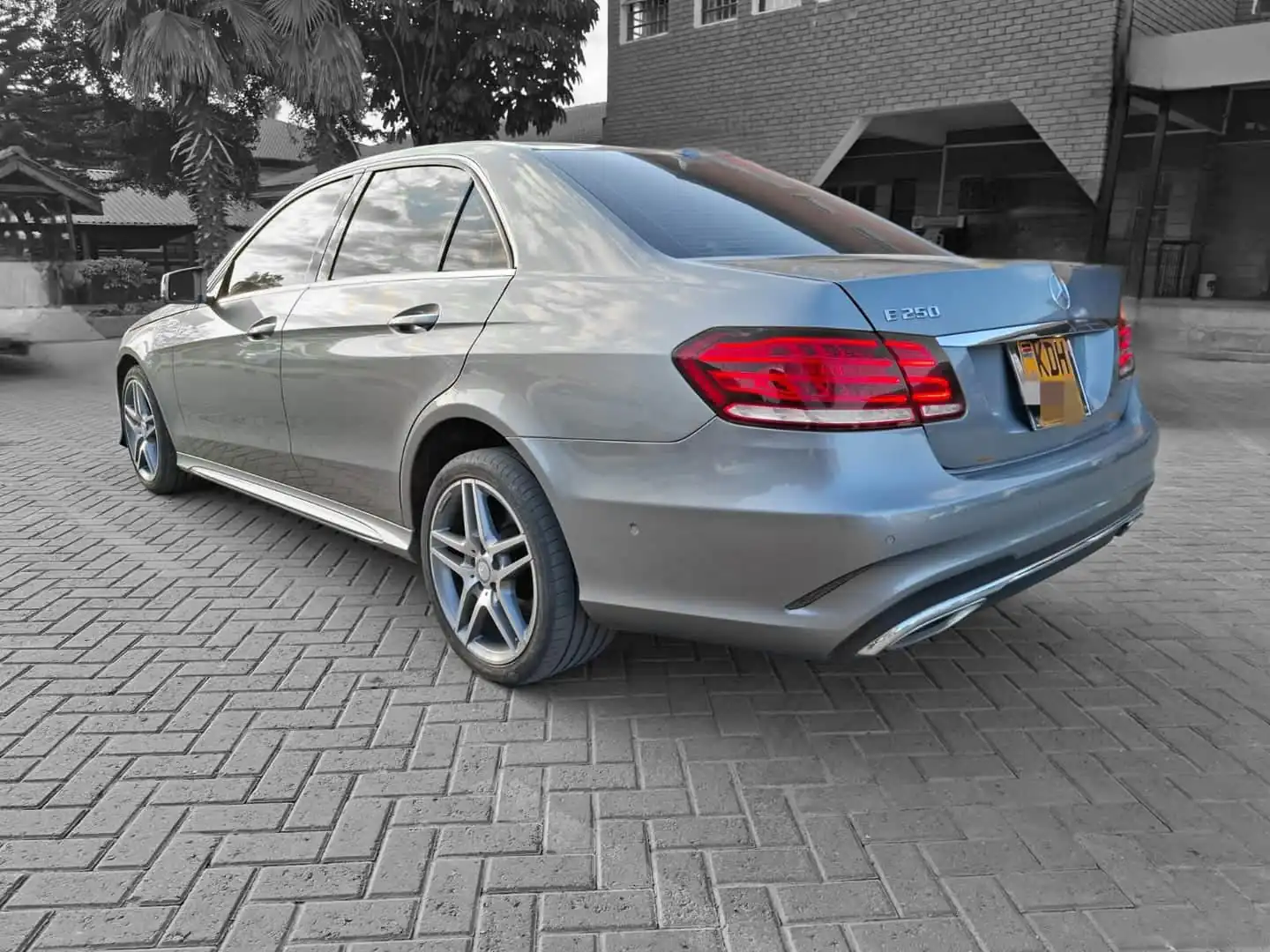 Mercedes Benz E250 Asian Owner Very clean  😲 QUICK SALE. Cars from 150K, 30% Deposit lipa pole pole. Hire purchase installments HP. UpTo 70% financing/finance NO CRB STATUS CHECK Trade in OK