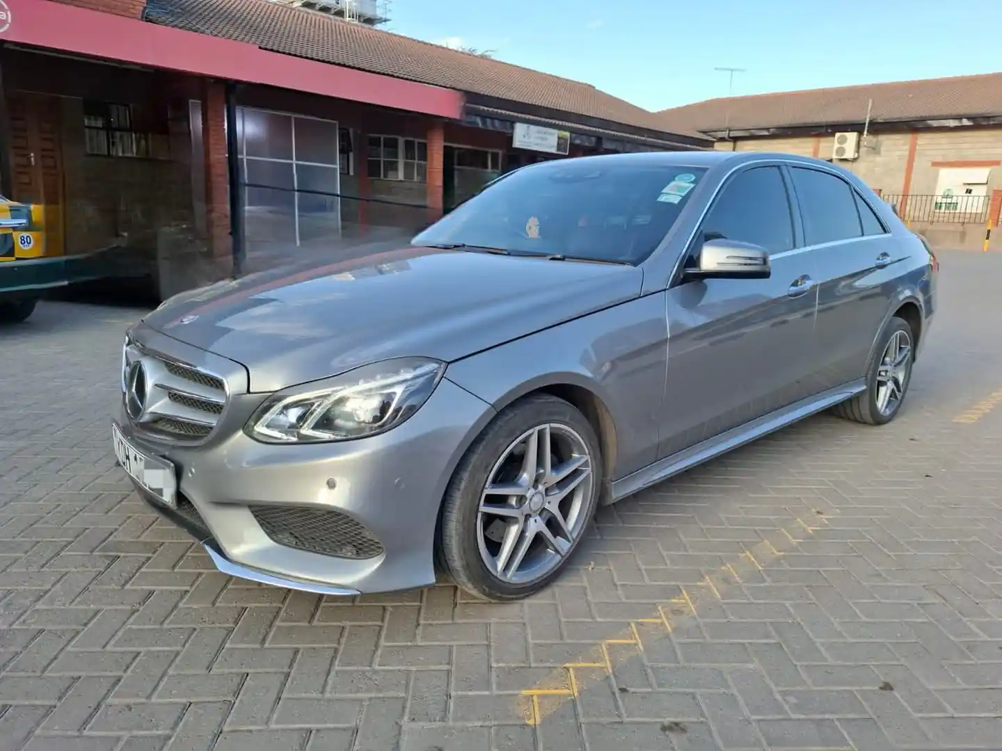 Mercedes Benz E250 Asian Owner Very clean  😲 QUICK SALE. Cars from 150K, 30% Deposit lipa pole pole. Hire purchase installments HP. UpTo 70% financing/finance NO CRB STATUS CHECK Trade in OK