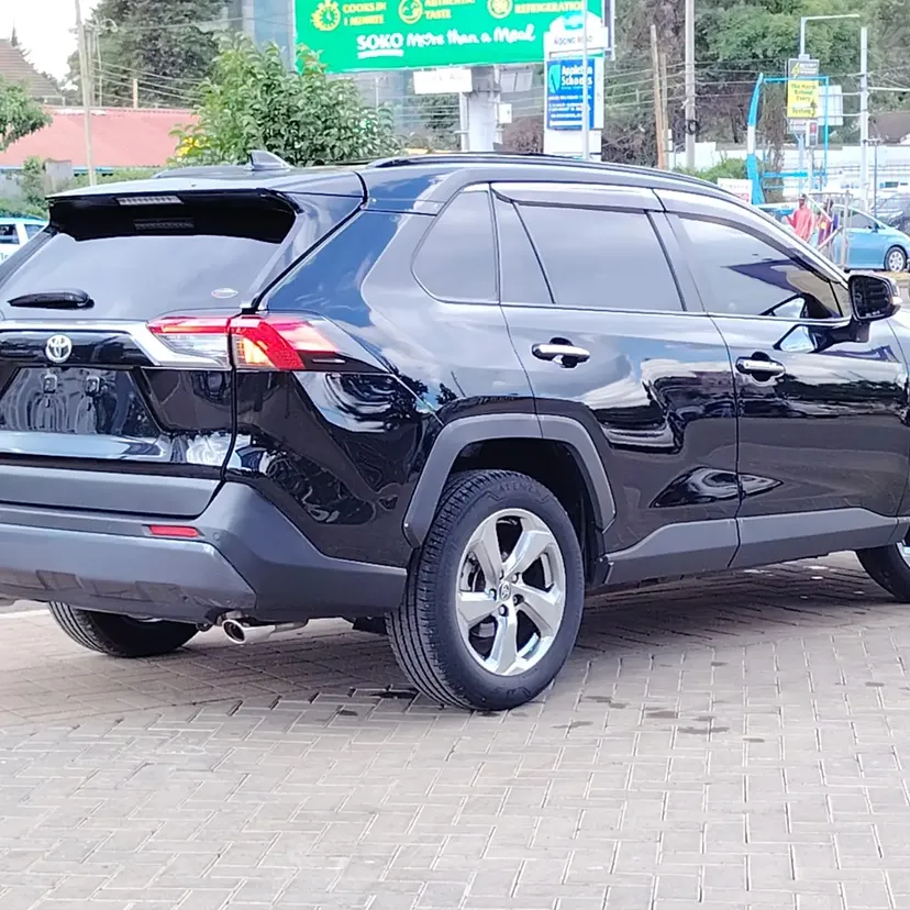 Toyota RAV4 with  Sunroof 2020 3.4M ONLY 44k Km😲 QUICK SALE. Cars from 150K, 30% Deposit lipa pole pole. Hire purchase installments HP. UpTo 70% financing/finance NO CRB STATUS CHECK Trade in OK