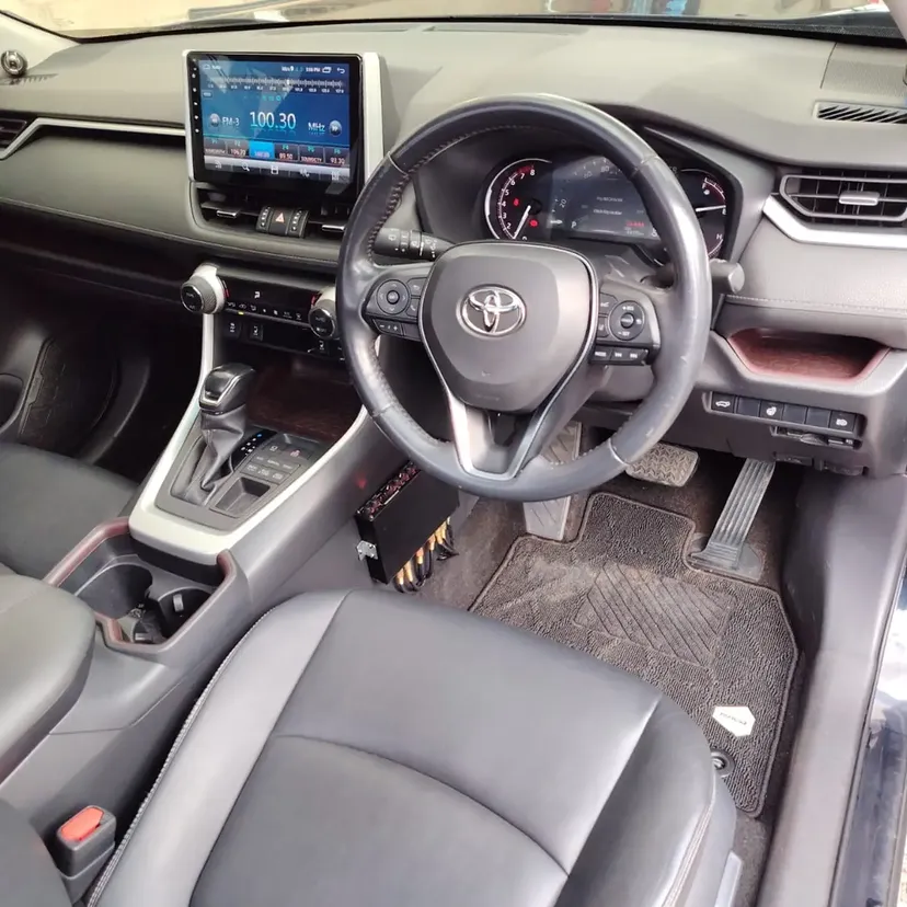 Toyota RAV4 with  Sunroof 2020 3.4M ONLY 44k Km😲 QUICK SALE. Cars from 150K, 30% Deposit lipa pole pole. Hire purchase installments HP. UpTo 70% financing/finance NO CRB STATUS CHECK Trade in OK