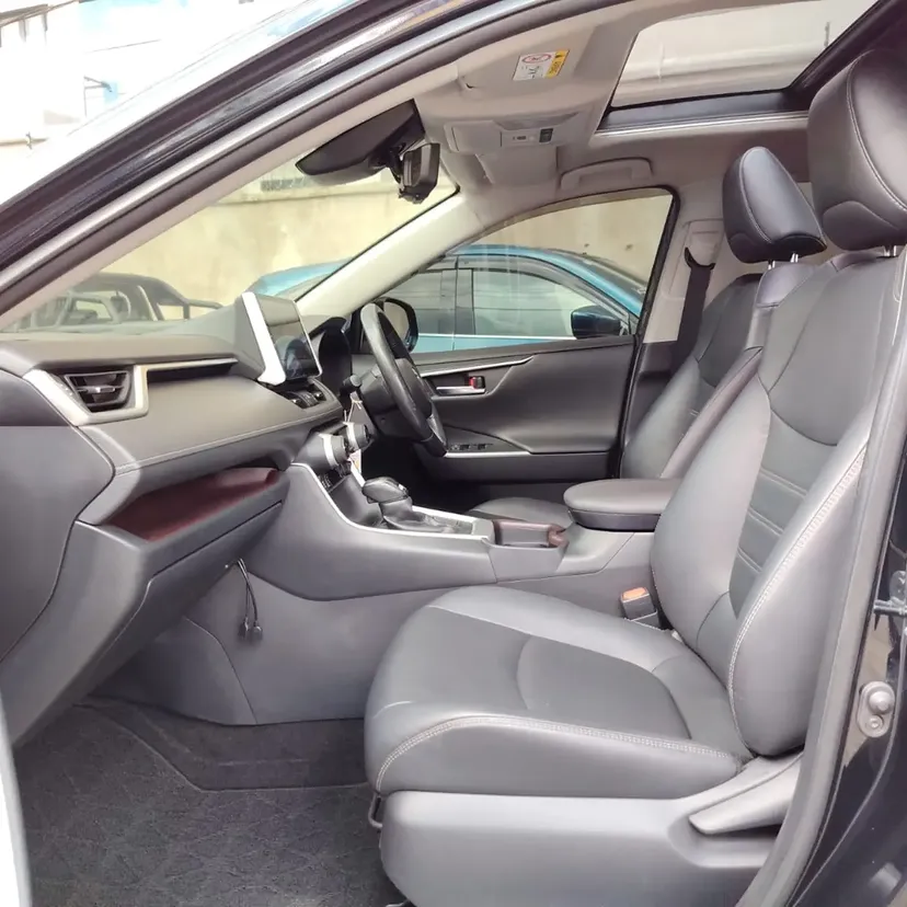 Toyota RAV4 with  Sunroof 2020 3.4M ONLY 44k Km😲 QUICK SALE. Cars from 150K, 30% Deposit lipa pole pole. Hire purchase installments HP. UpTo 70% financing/finance NO CRB STATUS CHECK Trade in OK