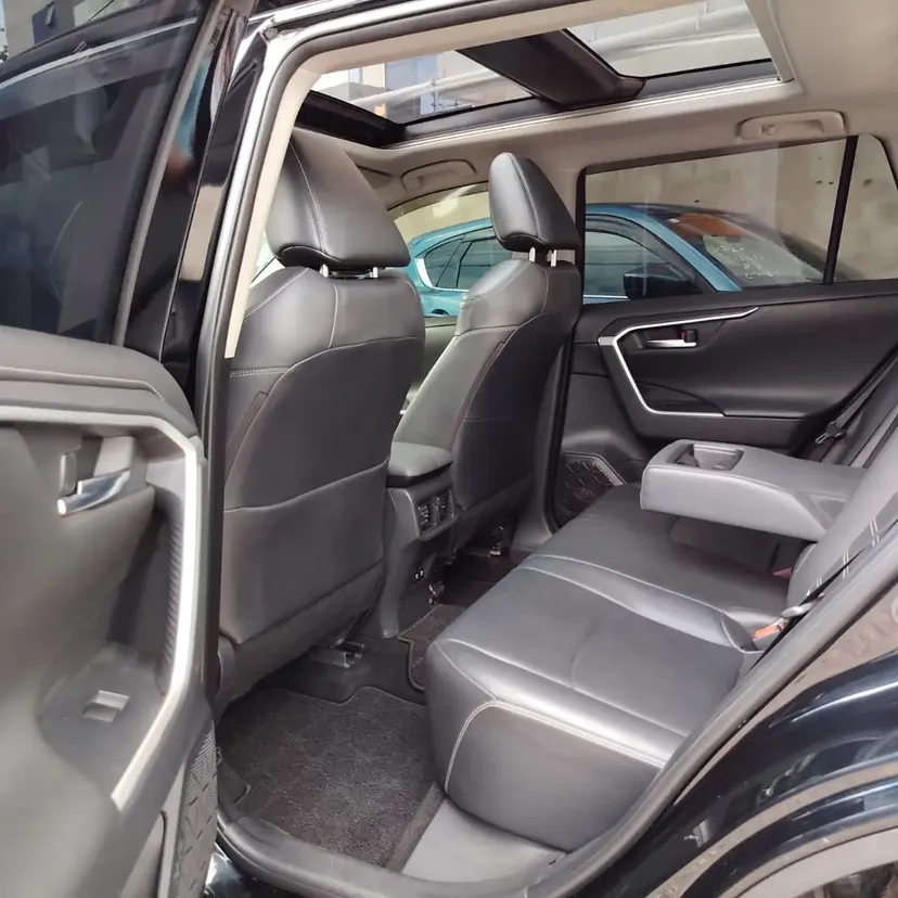Toyota RAV4 with  Sunroof 2020 3.4M ONLY 44k Km😲 QUICK SALE. Cars from 150K, 30% Deposit lipa pole pole. Hire purchase installments HP. UpTo 70% financing/finance NO CRB STATUS CHECK Trade in OK